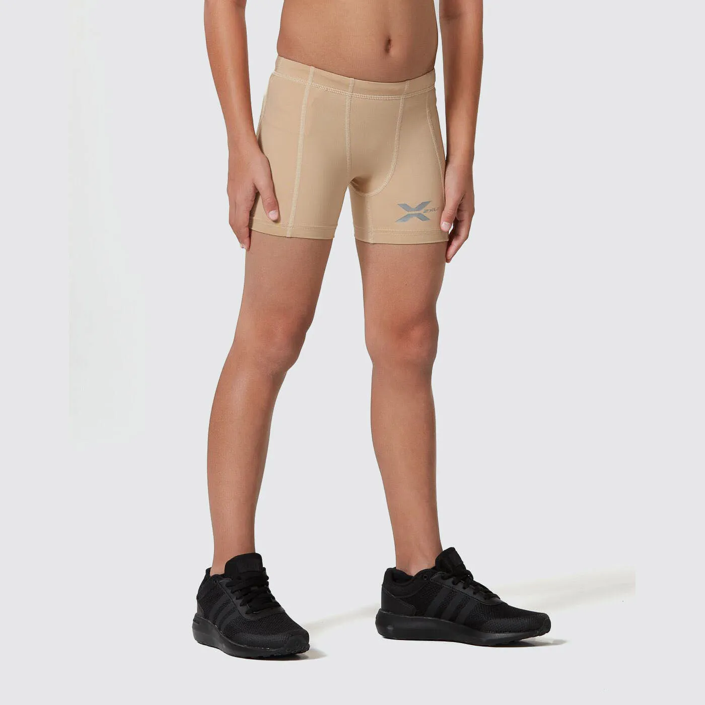 2XU - Core Boys 1/2 Compression Shorts - Beige/Beige