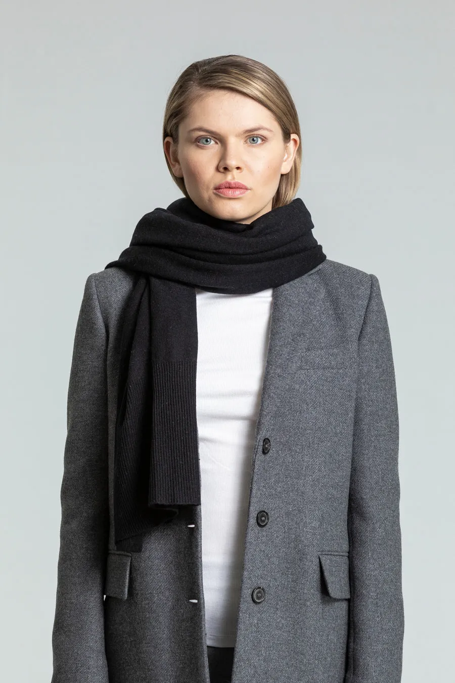 Merino Edge Rib Scarf in Black