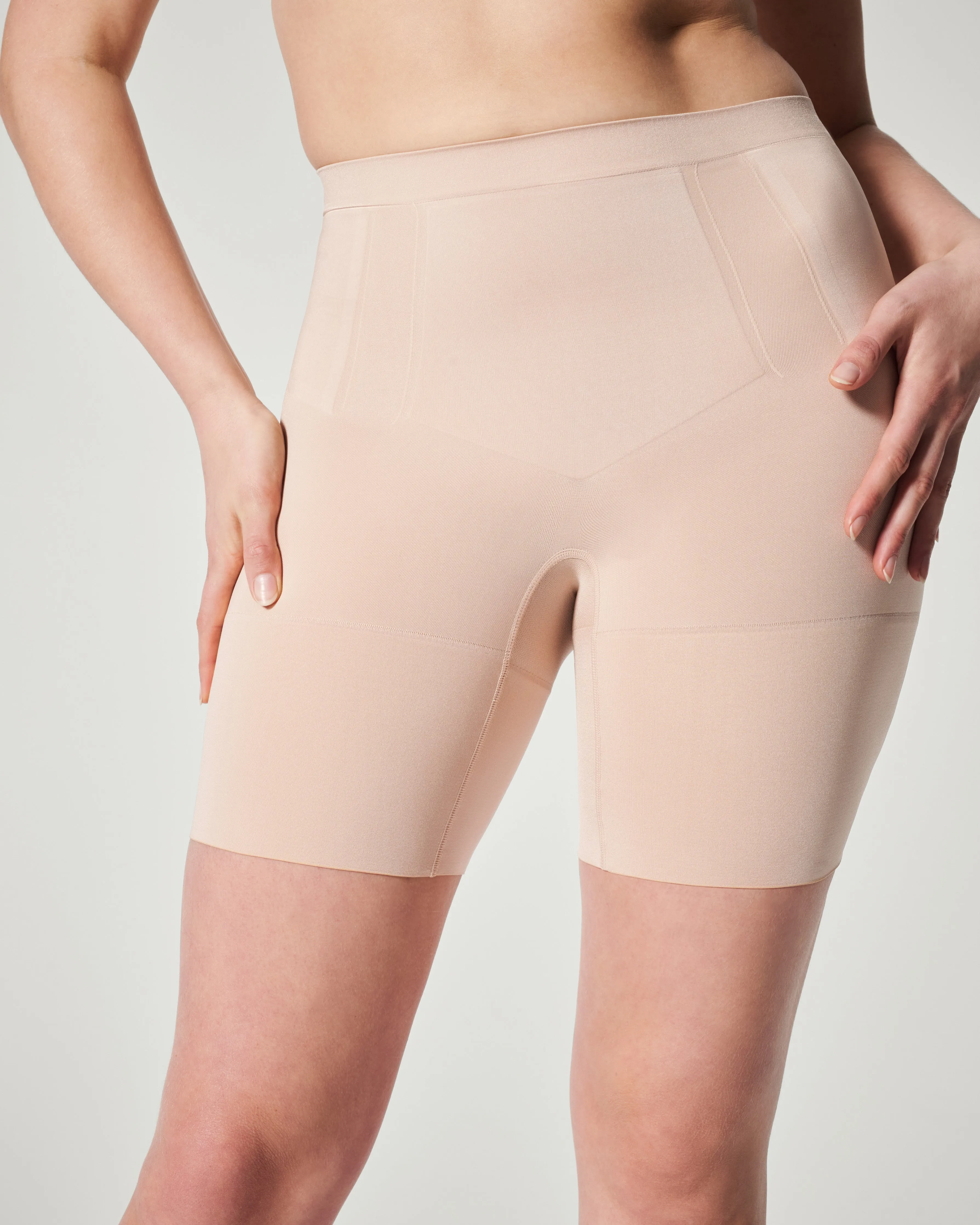 SPANXsculpt™ OnCore Mid-Thigh Short